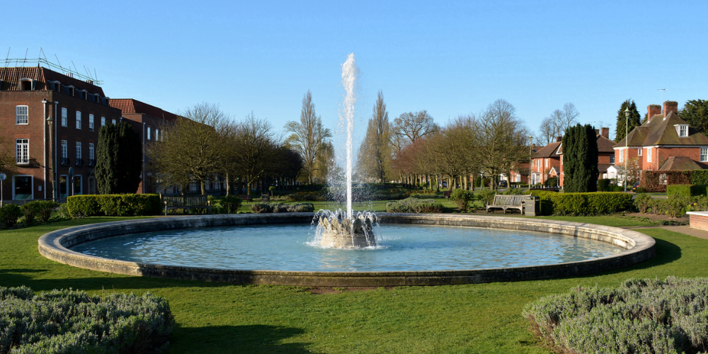 The fountain in Welwyn Garden City's green